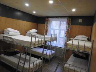 Гостиница Атлантик Выборг Кровать в общем 8-местном номере для мужчин и женщин-6