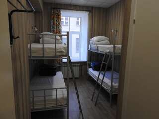Гостиница Атлантик Выборг Кровать в общем 4-местном номере для мужчин и женщин-4